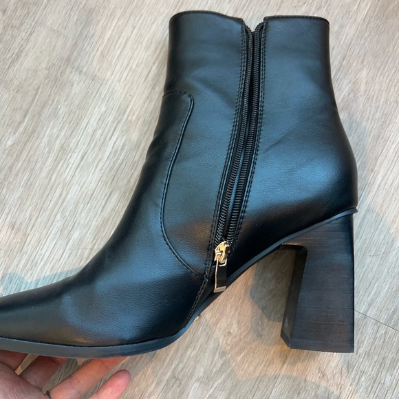 Black ankle high booties - Picture 7 of 7